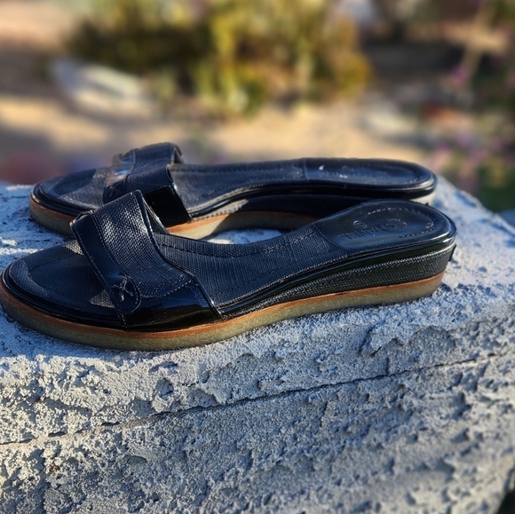 RARE VINTAGE CHANEL SANDALS - Picture 13 of 14